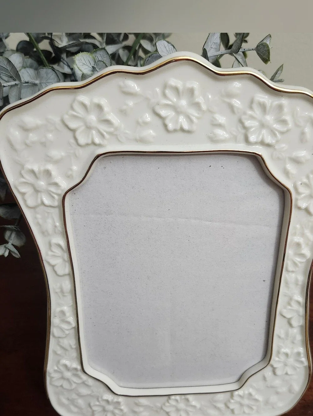 White Porcelain Floral Garden Photo Picture Frame (4x6 Photo) 9x6.5 Tabletop